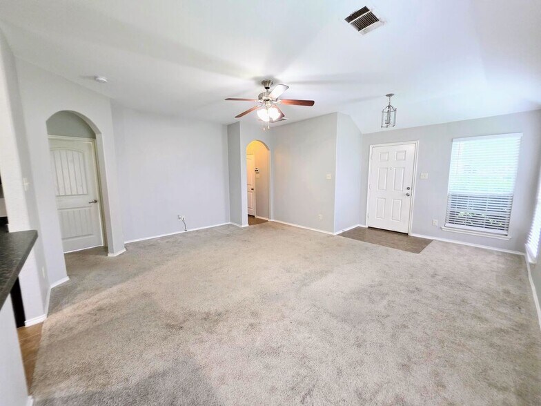 Building Photo - 1809 Rodeo Dr