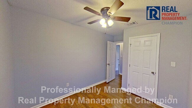 Building Photo - 3 BD/2 BA Home w/Attached Garage, Large Fenced Yard and Easy Access to Camp Lejeune