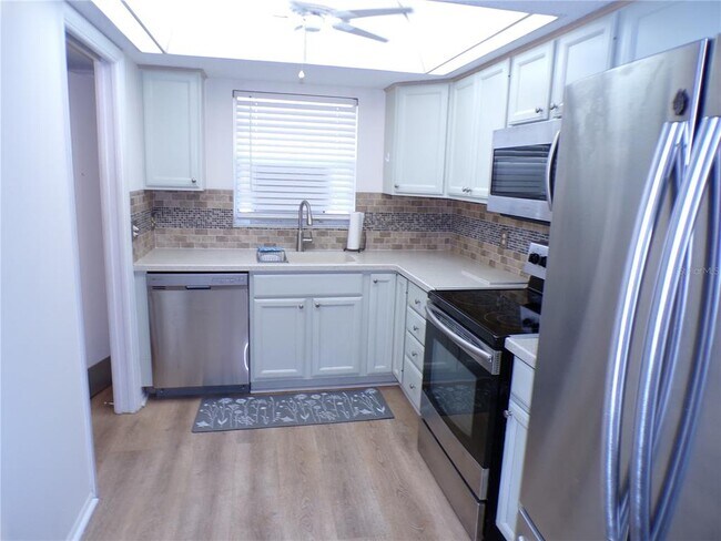 Building Photo - 102 Capri Isles Blvd