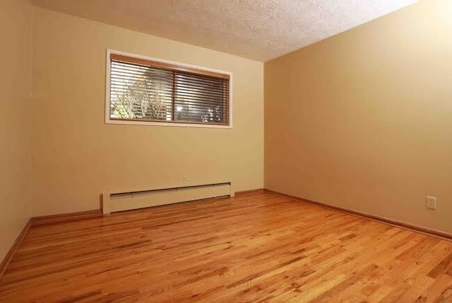 Building Photo - Cozy Condo at Marquam Court. Near OHSU with Parking and Storage-