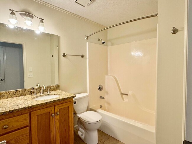 Building Photo - 5609 Landrum Dr