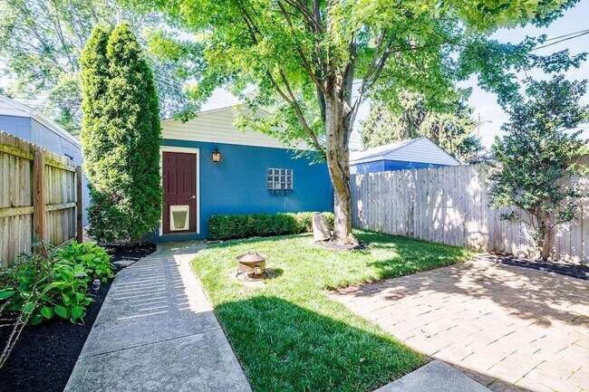 Building Photo - 483 Stanley Ave