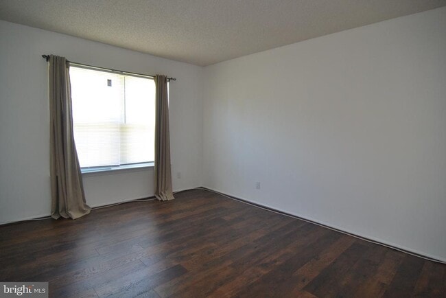 Building Photo - 4004 ADELAIDE Dr