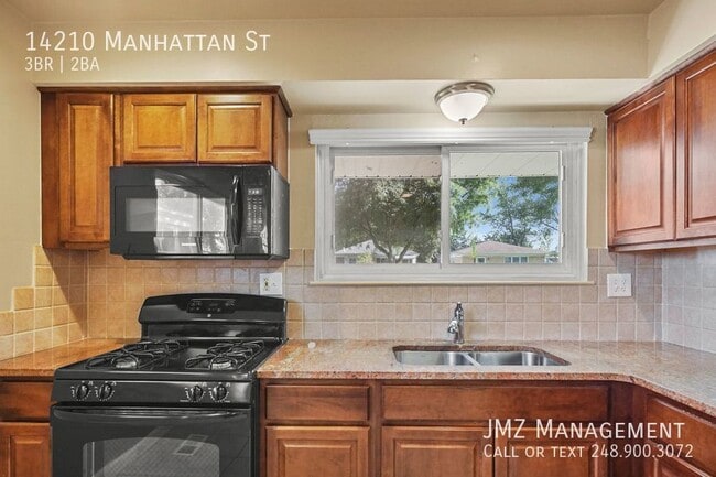 Building Photo - 14210 Manhattan St