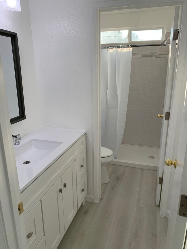 Building Photo - Full remodeled 4 bedroom 3 Bathroom home