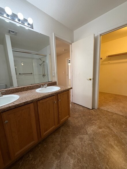 Building Photo - 11402 W Hutton Dr