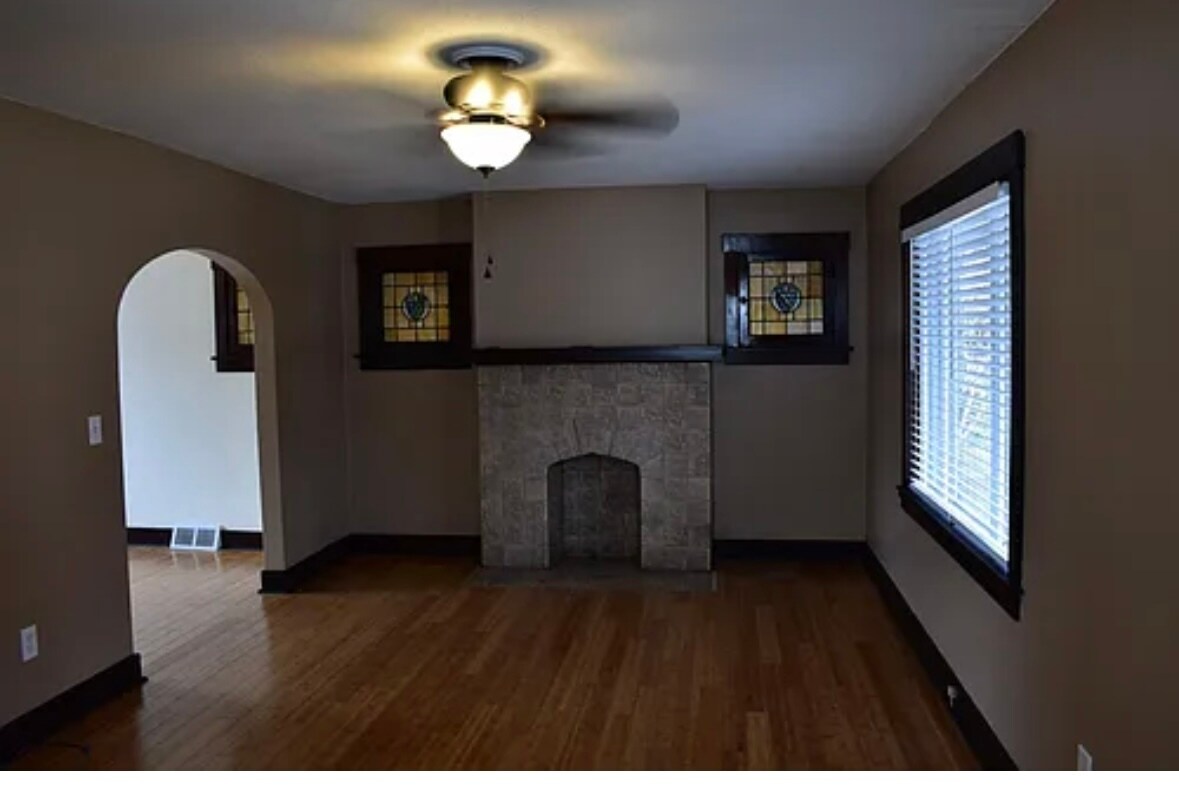 Building Photo - 184 Stanton Ct E