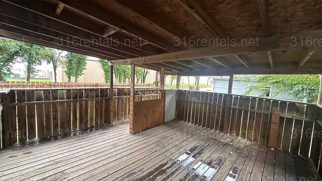 Building Photo - $925 - 2 bed 1 bath - Single Family Home