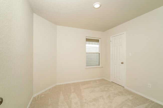 Building Photo - 4130 Lily Glade Ln