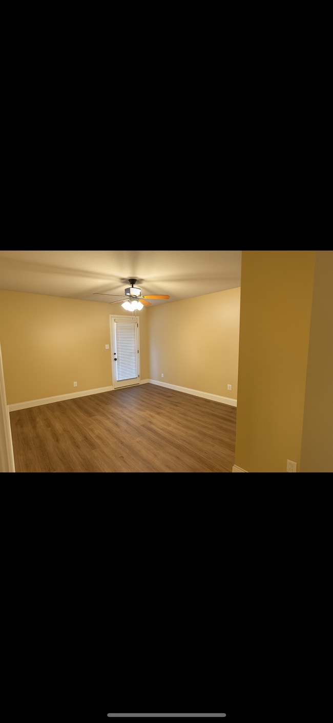 Building Photo - 6904