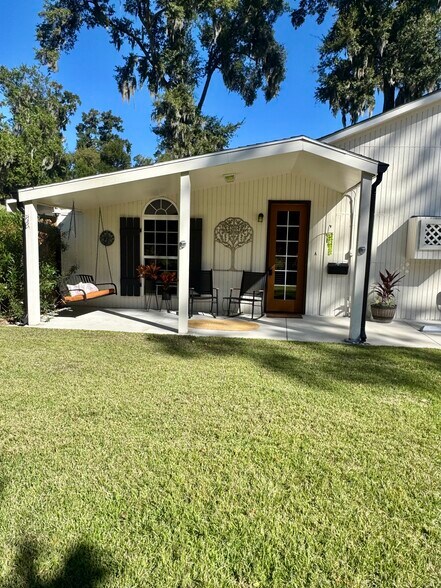 Building Photo - 3 Lang St