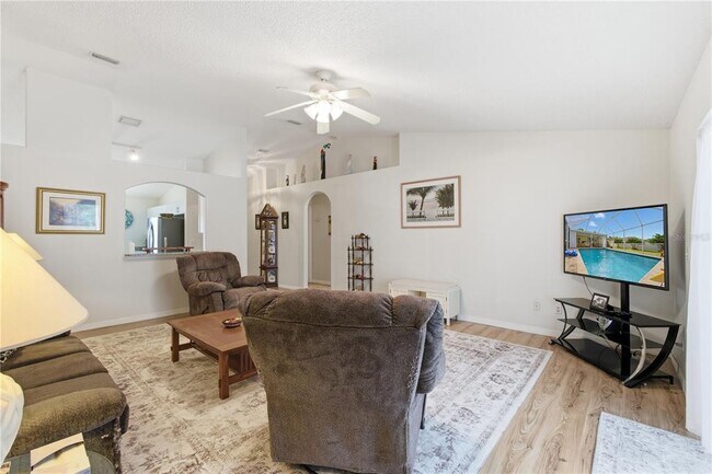 Building Photo - 14 Frenora Ln