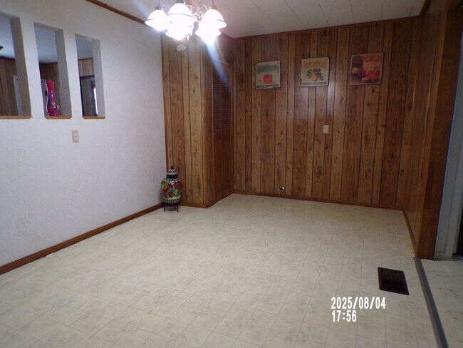 Building Photo - centrally located, pets negotiable with owner approval