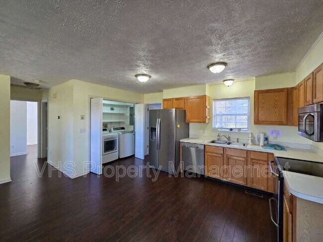 Building Photo - 10989 Muddy Run Ln