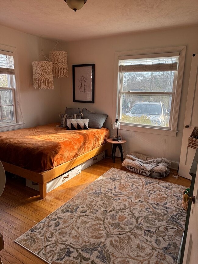 Building Photo - East Nashville cottage, 2BR 1 bath, fenced back, lawn care included, pet friendly