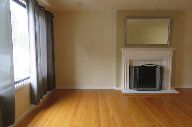 Building Photo - 49 Dellbrook Ave
