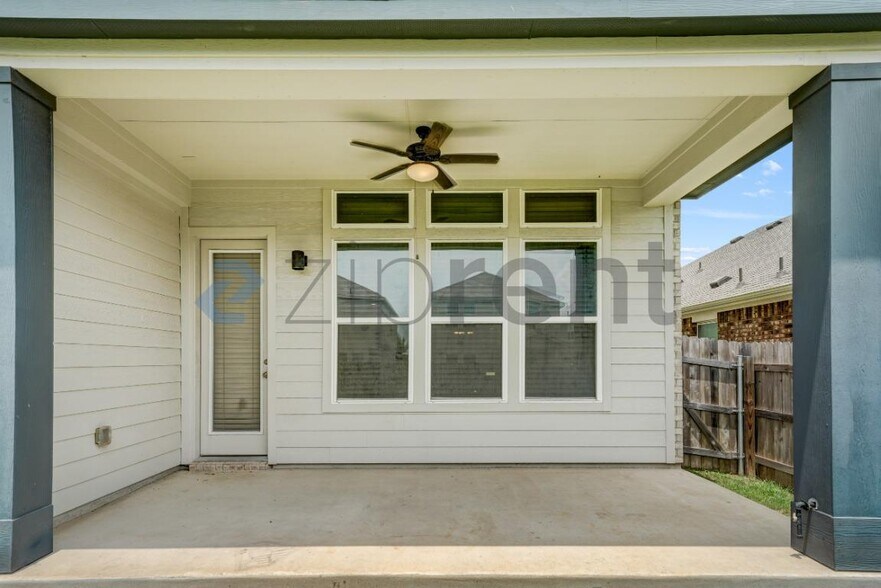 Building Photo - Unit
