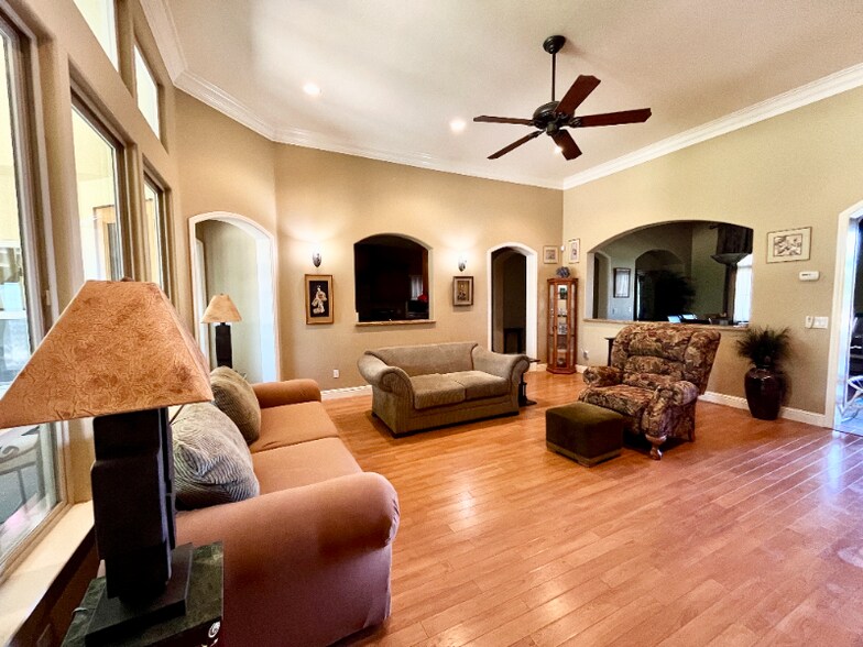 Building Photo - 4709 W Harold Ave