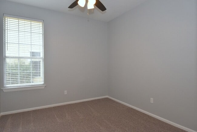 Building Photo - 20415 Lonestar Oak St