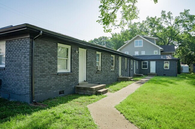 Building Photo - 1st month free with accepted application in November.... | ..... Deposit alternatives for qualifi...