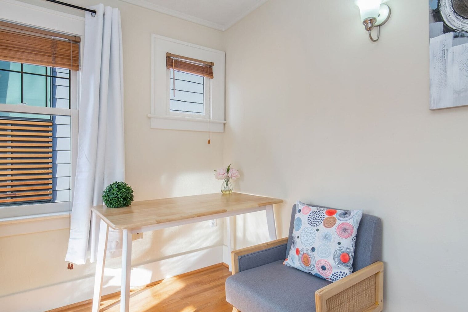 Building Photo - 710 10th Ave E