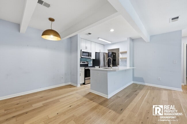 Building Photo - East Bridge Town Lofts Living | Prime Location Near Downtown Charleston