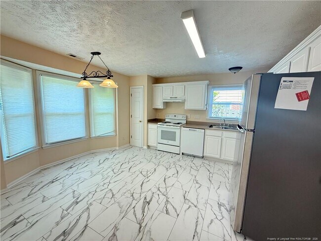 Building Photo - 7229 Tollhouse Dr