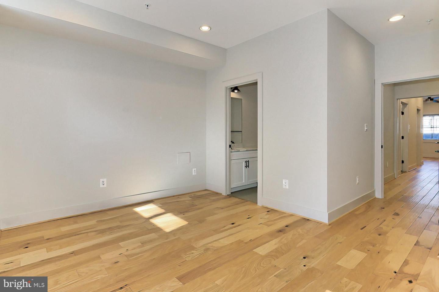 Building Photo - 523 Longfellow St NW
