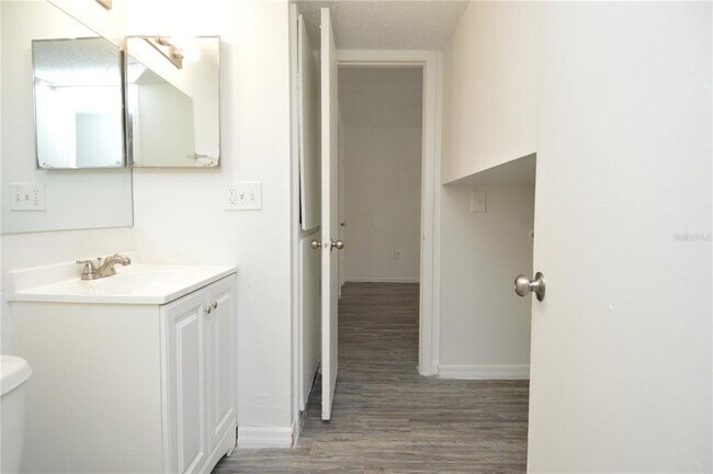 Building Photo - 5006 Moro Manor Dr