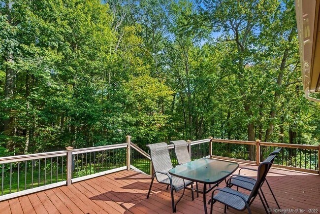 Building Photo - 40 Crestwood Dr