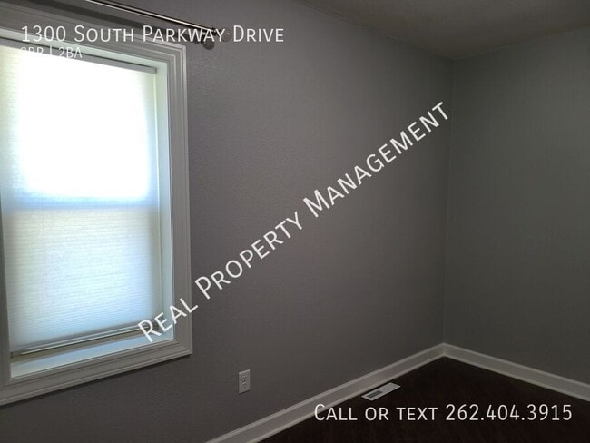 Building Photo - 1300 Parkway Dr