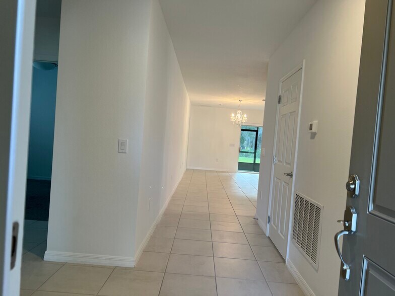 Building Photo - 3831 Carrick Bend Dr