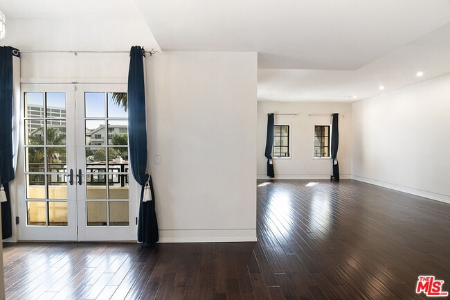 Building Photo - 225 S Hamilton Dr