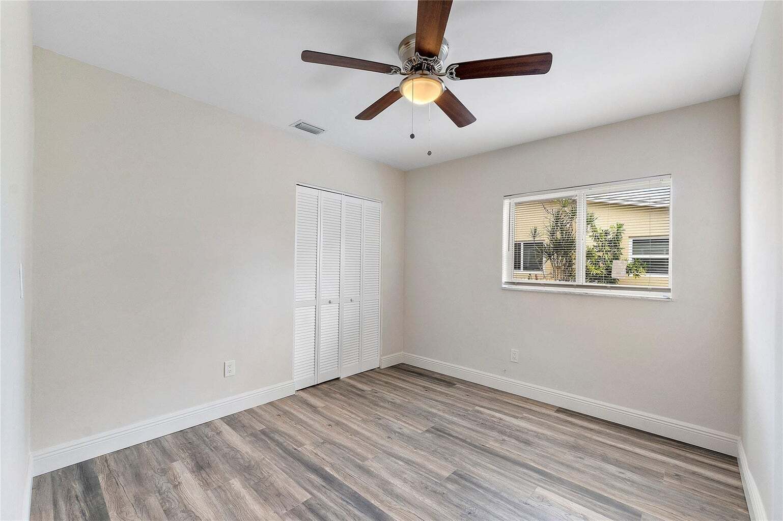 Building Photo - 6870 SW 18th Ct