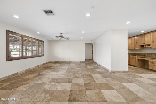 Building Photo - 6332 E Earll Dr