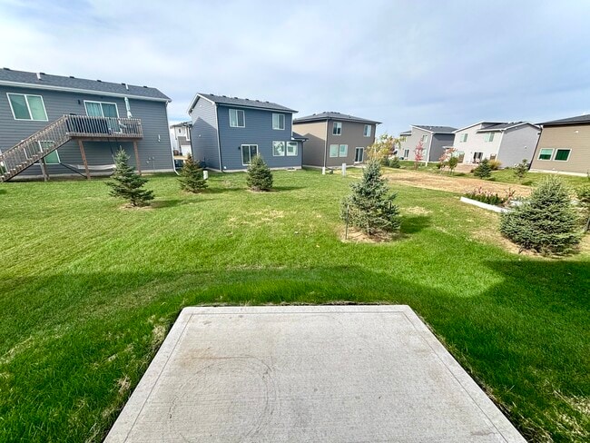 Building Photo - 1502 NE Savana Dr