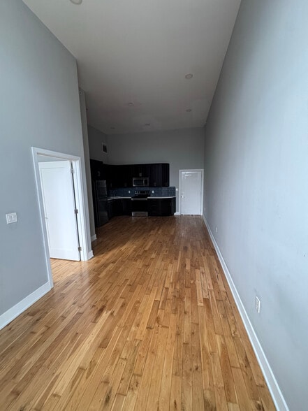 Building Photo - 1523 W Girard Ave