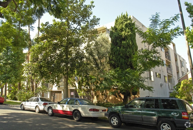 Building Photo - 7521 Hampton Ave