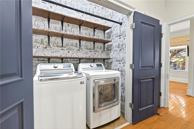 Building Photo - 395 Laurent St NW