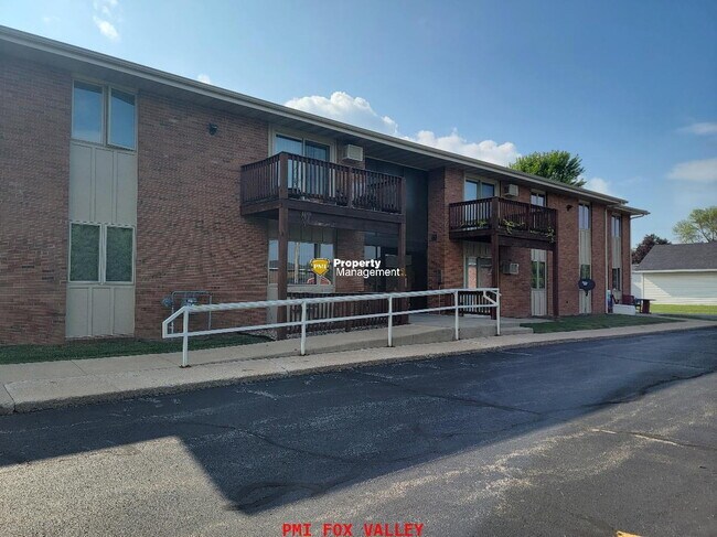 Building Photo - 104 Sycamore St