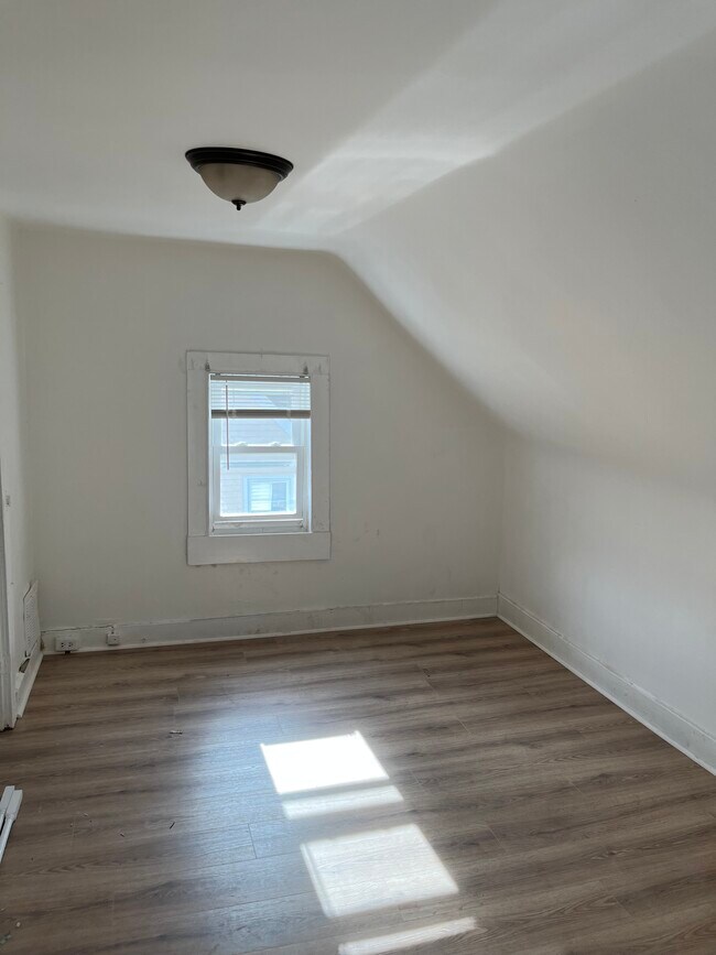 Third Floor BR - 199 N Clinton St