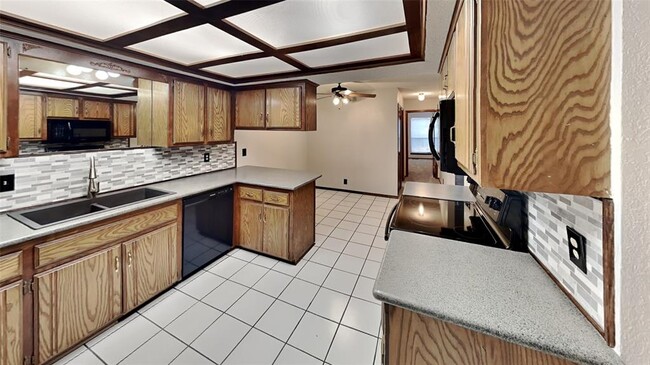 Building Photo - 4723 Hemlock Ln