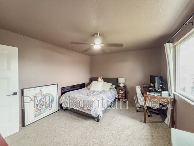 Building Photo - 4982 Aspen Shadow Ct