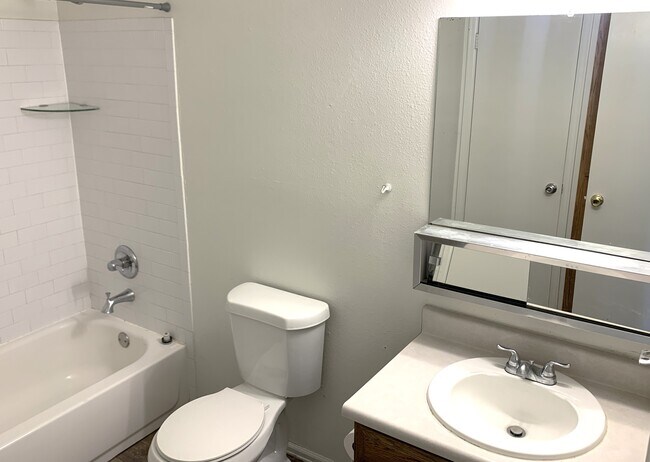 Building Photo - 122 Crawford Cir