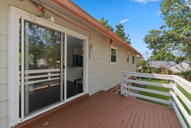Building Photo - "Spacious 5-Bed Home with Granite Accents ...