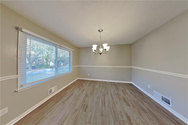 Building Photo - 3070 Karen Ln