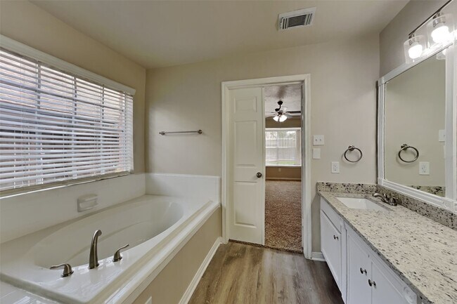 Building Photo - 8306 Lake Crystal Dr