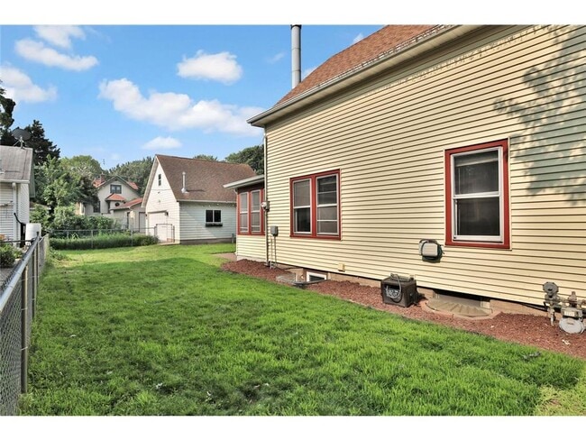 Building Photo - 2122 Temple Ct