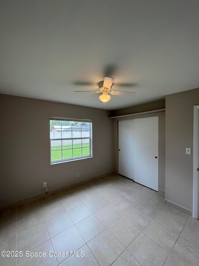 Building Photo - 880 Brunswick Ln