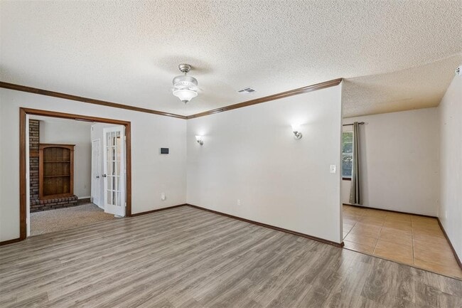 Building Photo - 3401 E Noble Dr